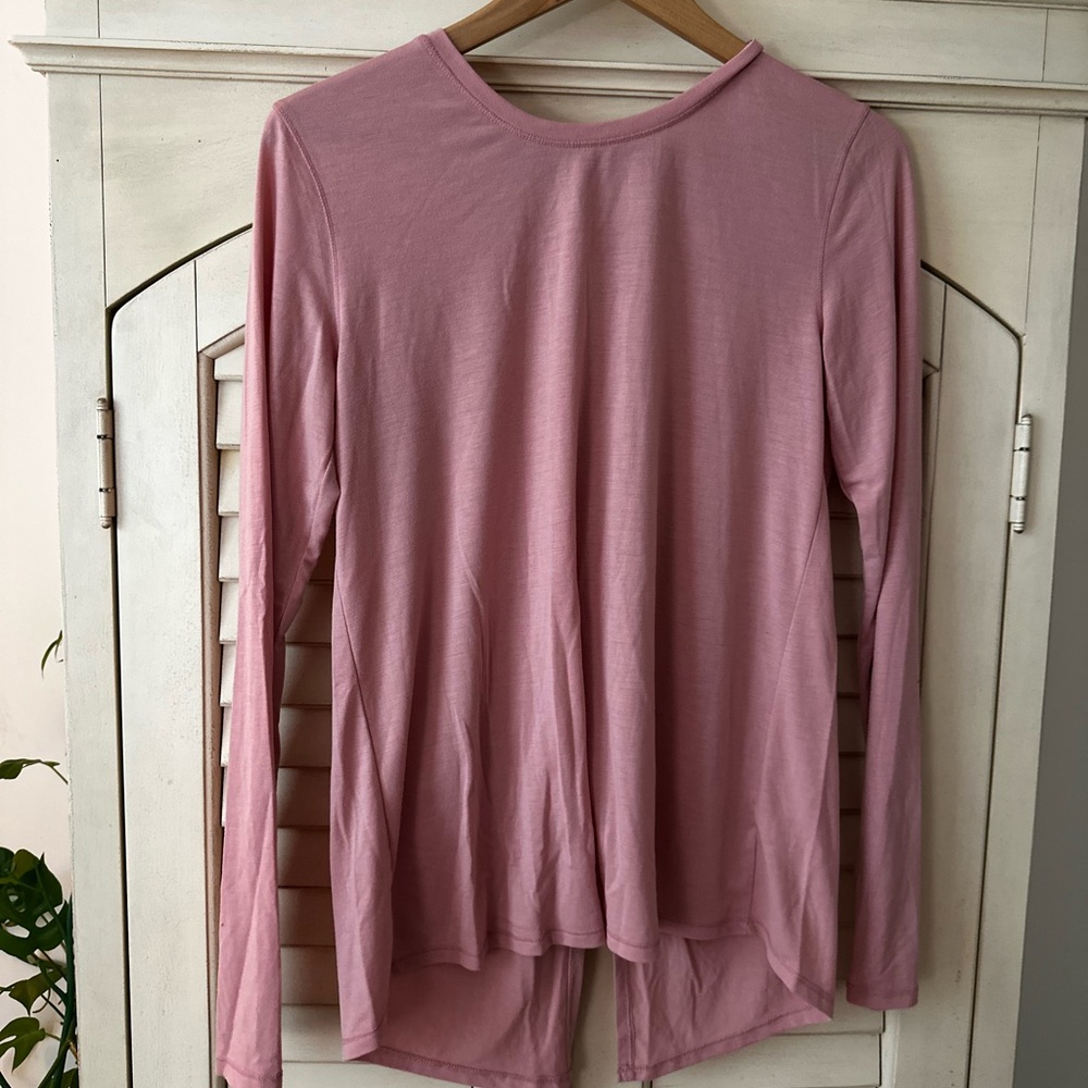 OLD NAVY OPEN BACK ACTIVE LONG SLEEVE